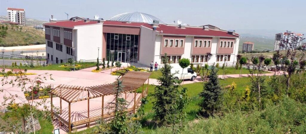 Belediyeyi CHP kazandı, Devlet Bahçeli huzurevini geri aldı