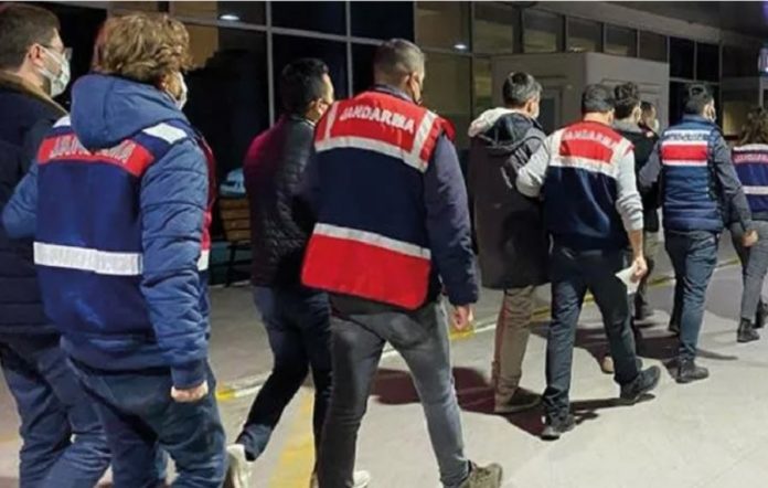 İzmir ve Mersin’de nefret operasyonu: KHK’lı 12 emniyet personeline gözaltı