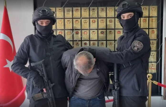 Polisin ‘azılı suçlu’ gibi teşhir ettiği KHK’lı öğretim üyesi tutuklandı