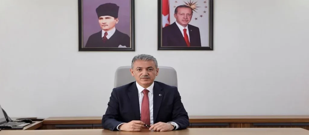 Mardin kayyımı Akkoyun’un ilk işi, duvara astığı Erdoğan fotoğrafı ile poz vermek oldu