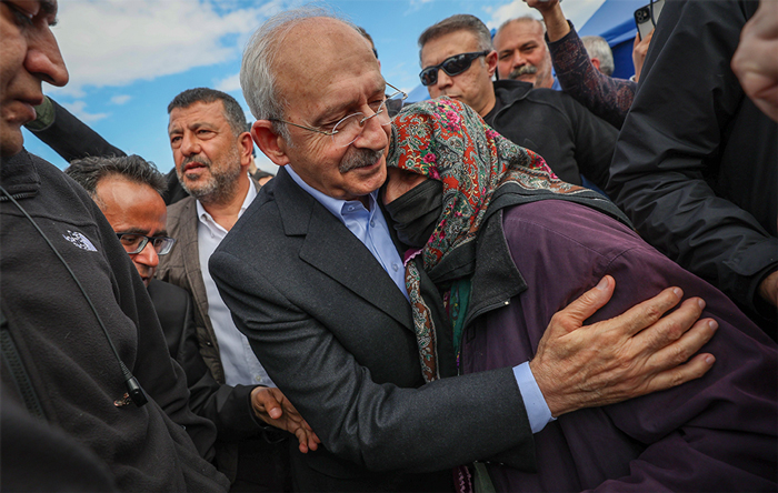 Kemal Kılıçdaroğlu deprem bölgesinde: Bu kadar insanın kanı yerde kalmamalı