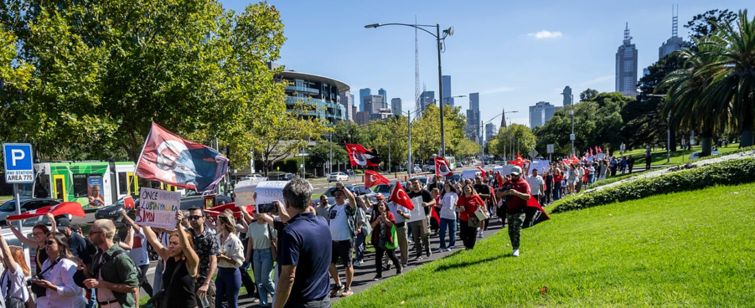 Sydney ve Melbourne’de, İmamoğlu’nun tutuklanmasına tepki mitingi