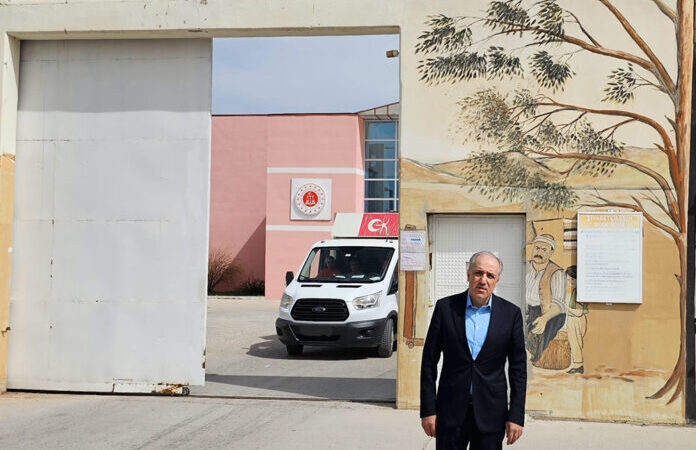 9 yıldır yatıyorlar: Milletvekili Yeneroğlu, Tekin İpek ve Memduh Boydak’ı cezaevinde ziyaret etti