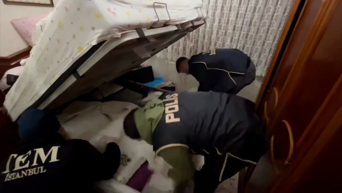 Soykırım operasyonunda evleri didik didik etildi: Polis mutfak masrafı paralarına dahi el koydu