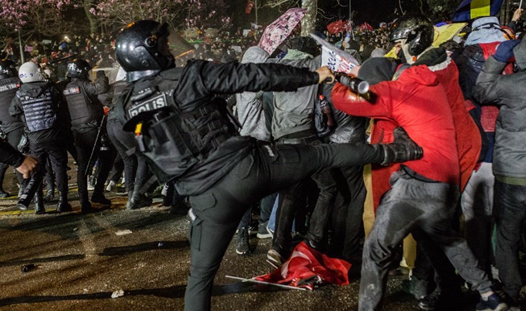 İmamoğlu protestosunda, öğrencileri coplayan polislere 10’ar bin TL ‘ödül’