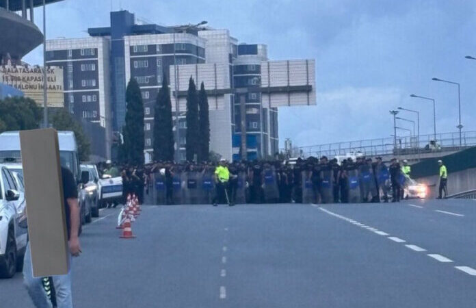 CHP İstanbul İl Başkanlığı binası polis ablukası altında: Tüm yollar kapatıldı!