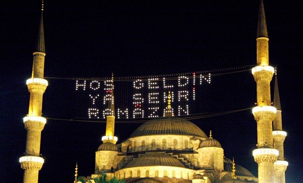 İlk teravih: Suudi Arabistan Ramazan’ın ilk gününü perşembe ilan etti