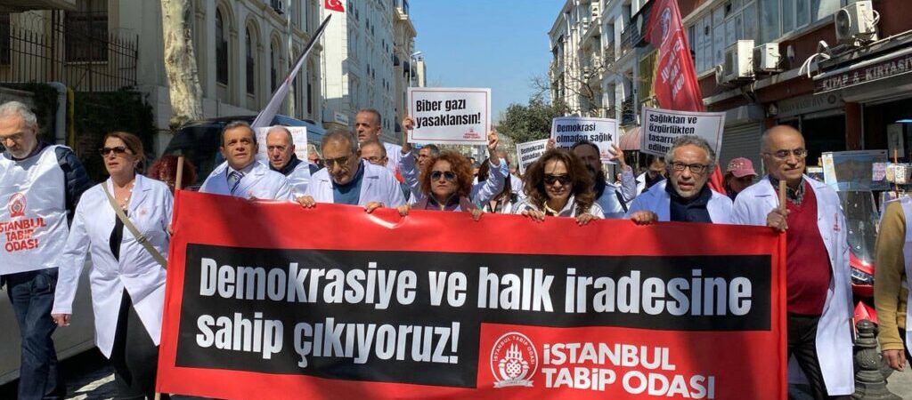 İstanbul Tabip Odası, Saraçhane’ye yürüyor: ‘Susmuyoruz, korkmuyoruz’