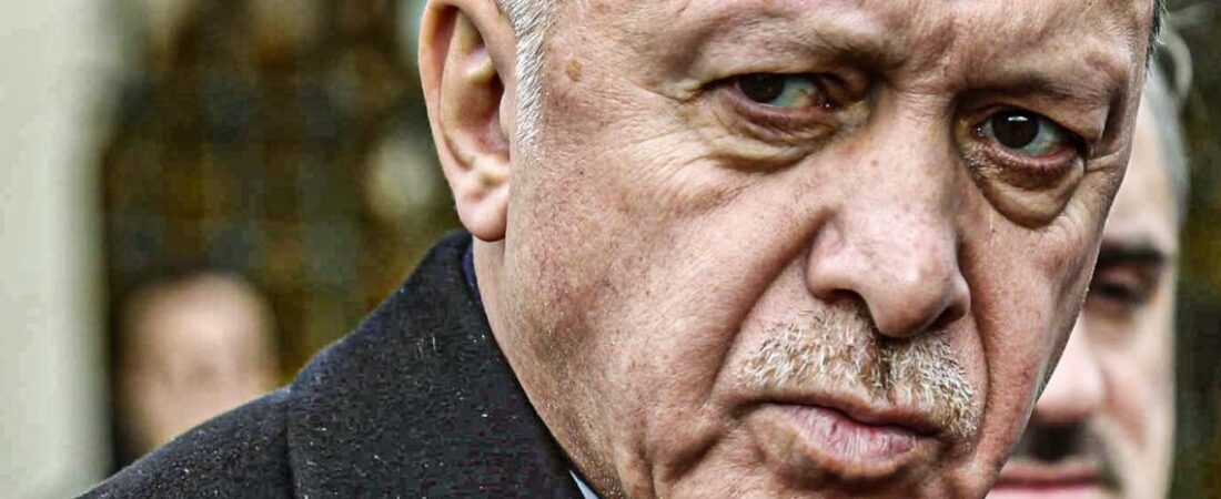 Son seçim anketinde kar gibi eriyen AKP üçüncü sıraya düştü