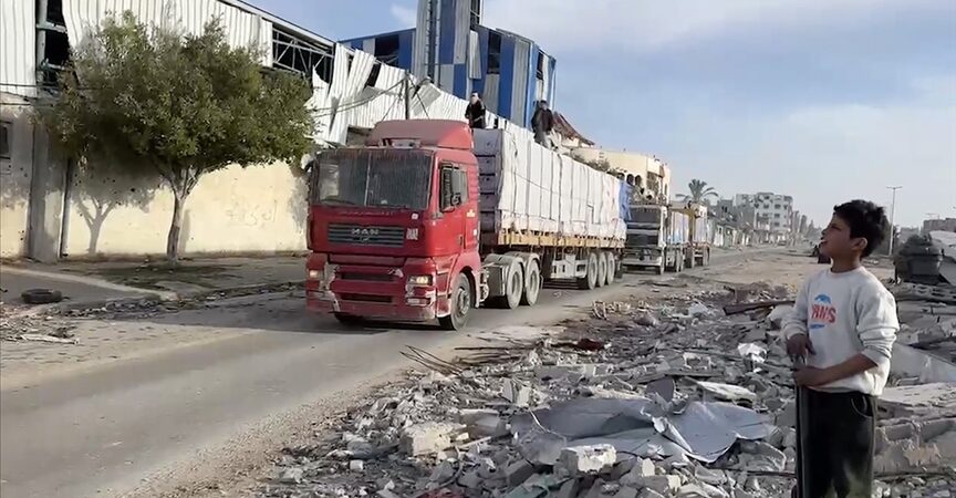 Gıda ve yardım TIR’ları nihayet Gazze’ye ulaşmaya başladı