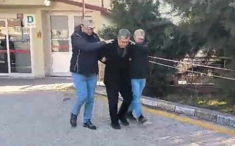 Ters kelepçe takılan bu şahıs ihraç hakim