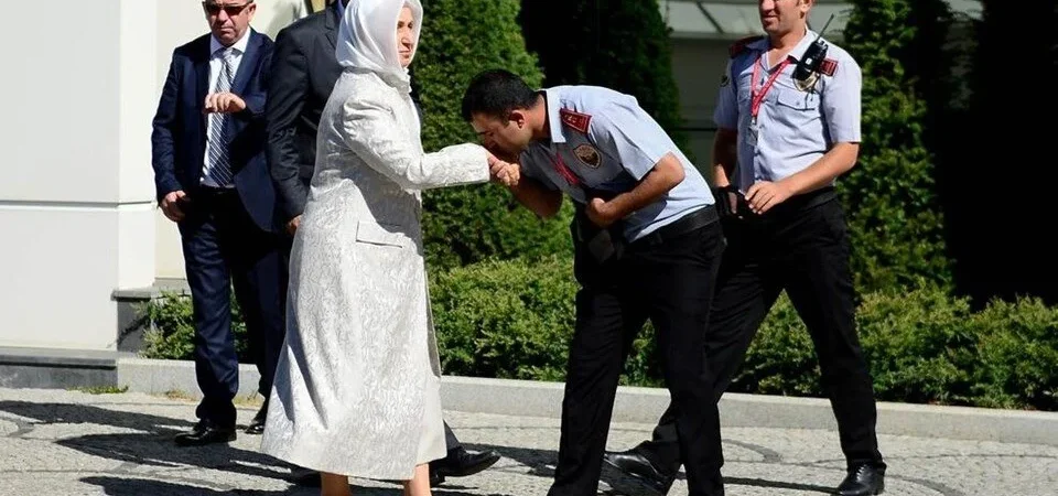 İş insanı Akın İpek, ‘anlayana’ yazdı: Biz de bir gün bir çeşme yaptırırız!