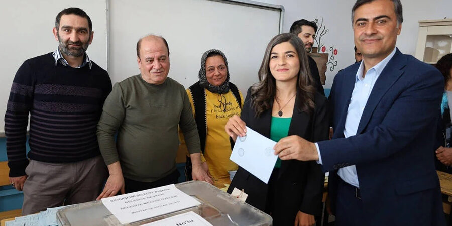 DEM’in tulum çıkardığı Van’da, seçilen adayın hakları geri alındı!