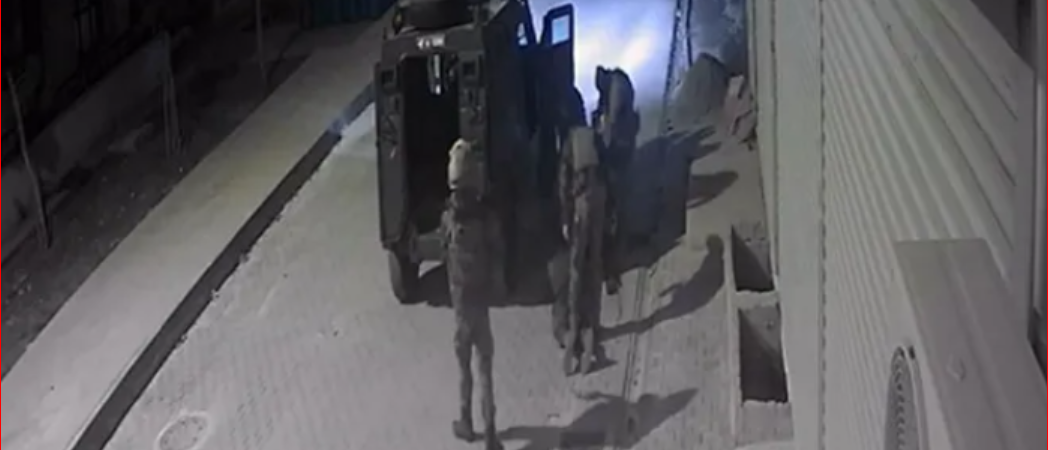 Nusaybin’de yöresel kıyafet giyen biri çocuk 2 gence polis şiddeti